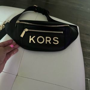 Michael kors Fanny pack black Barely used.